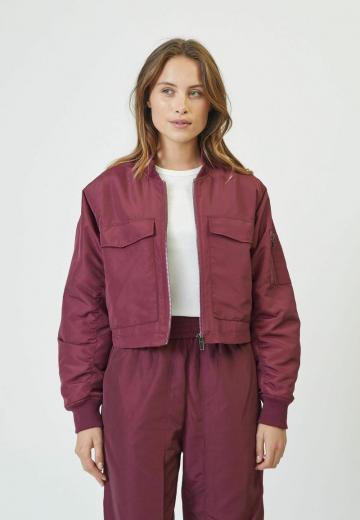 Куртка с накладнымит карманами