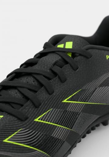 Футбольные бутсы