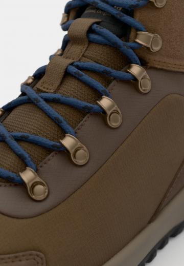 Походные ботинки