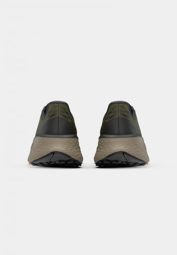 Походные кроссовки