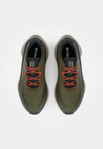 Походные кроссовки