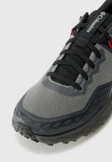 Походные кроссовки