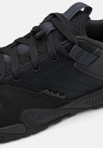 Походные кроссовки