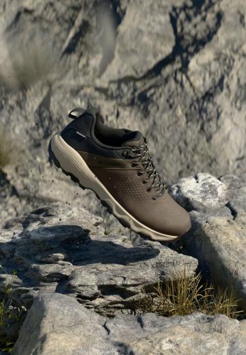 Походные кроссовки