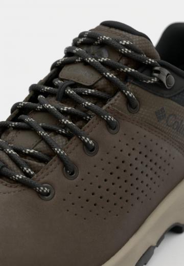 Походные кроссовки