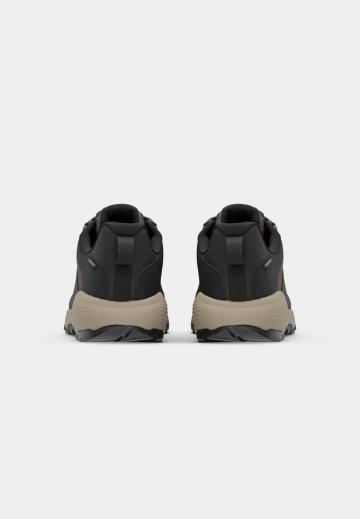 Походные кроссовки