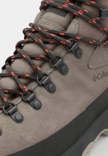 Походные ботинки