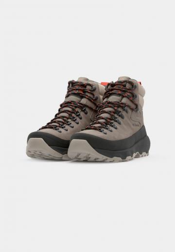 Походные ботинки