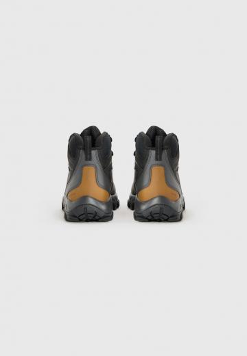 Походные ботинки