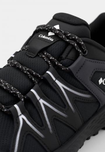 Походные кроссовки