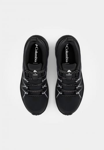 Походные кроссовки