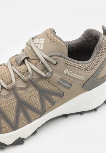 Походные кроссовки