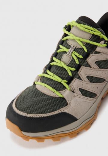 Походные кроссовки