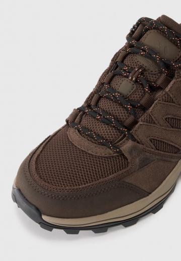 Походные кроссовки