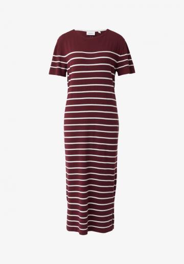 Вязаное платье