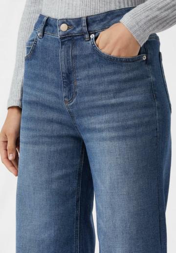 Клешеные джинсы