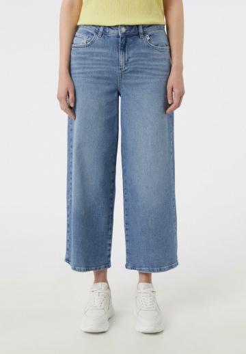 Короткие джинсы