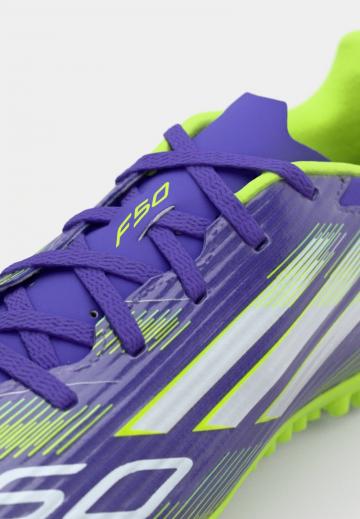 Футбольные бутсы