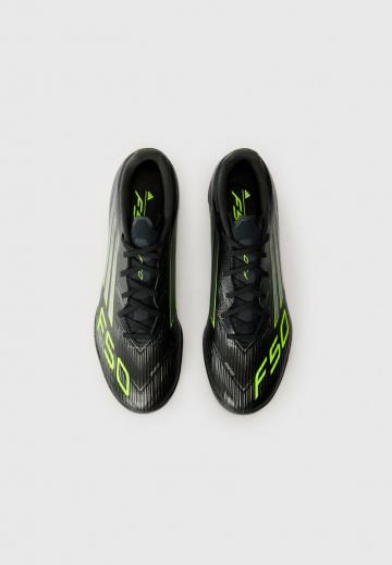 Футбольные бутсы