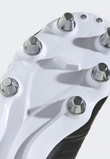 Футбольные бутсы