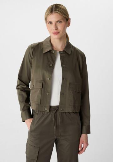 Куртка с накладнымит карманами