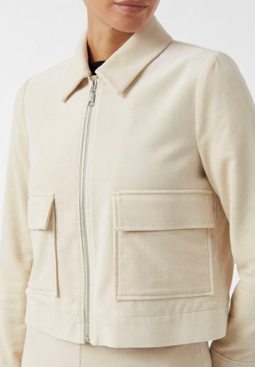 Куртка с накладнымит карманами