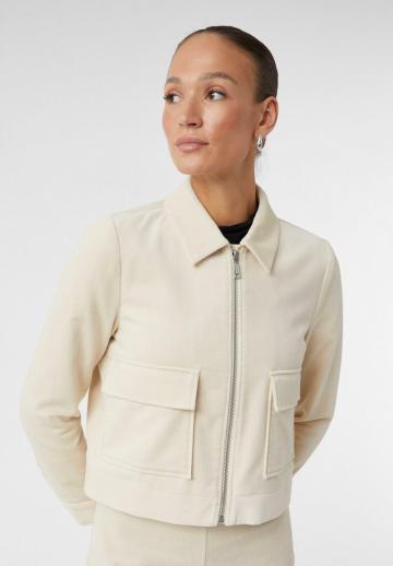 Куртка с накладнымит карманами