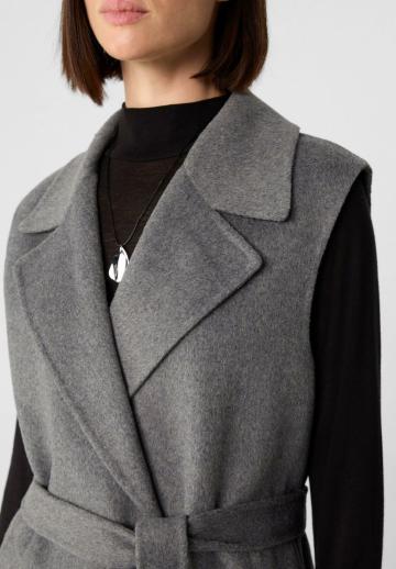 Длинный жилет