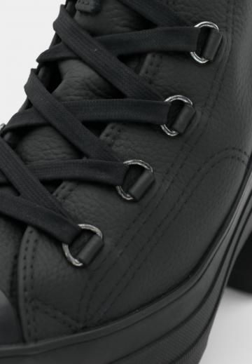 Ботинки на шнуровке