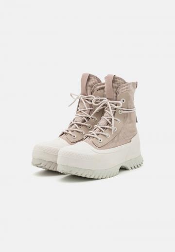 Ботинки на шнуровке