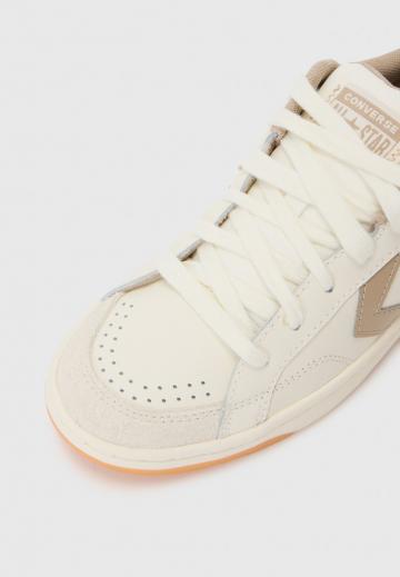 Блейзер с накладными карманами