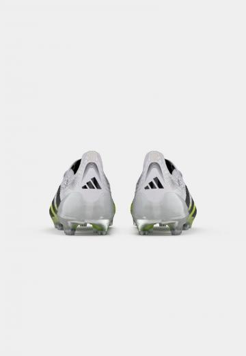 Футбольные бутсы