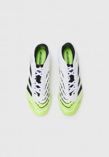 Футбольные бутсы