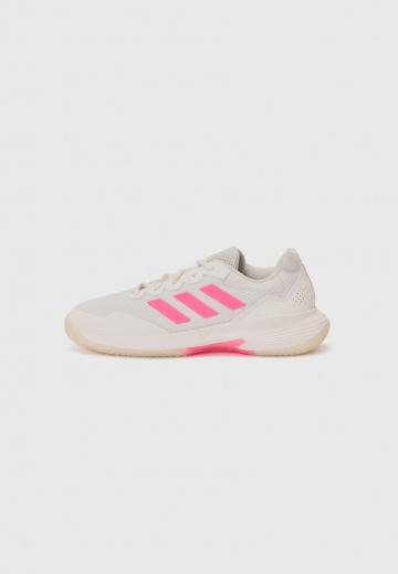 Теннисные кроссовки