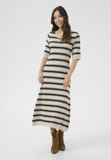 Вязаное платье