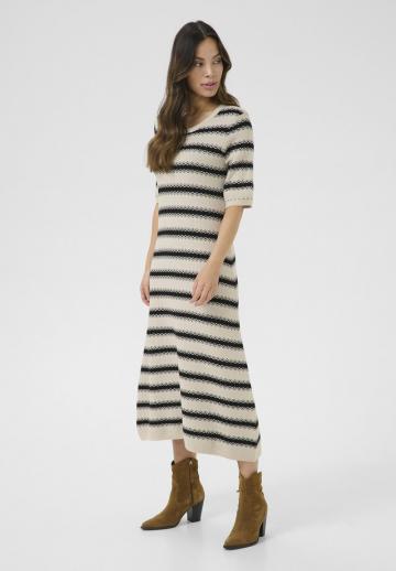 Вязаное платье