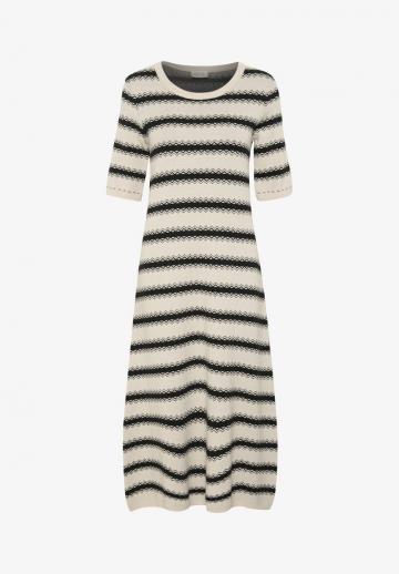 Вязаное платье