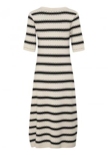 Вязаное платье