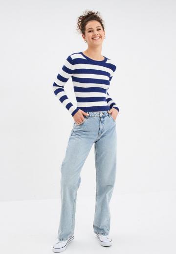 Пуловер в полоску