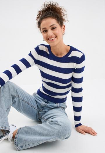 Пуловер в полоску