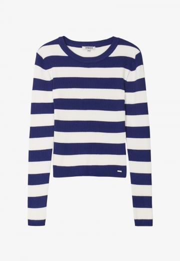 Пуловер в полоску