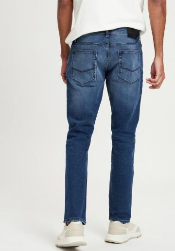 Узкие джинсы