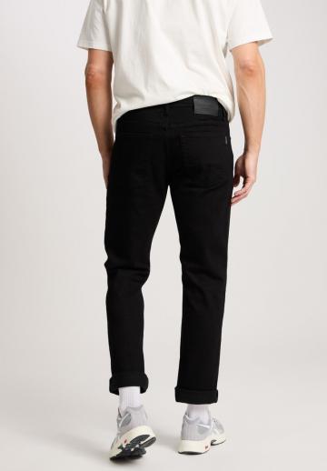 Узкие джинсы