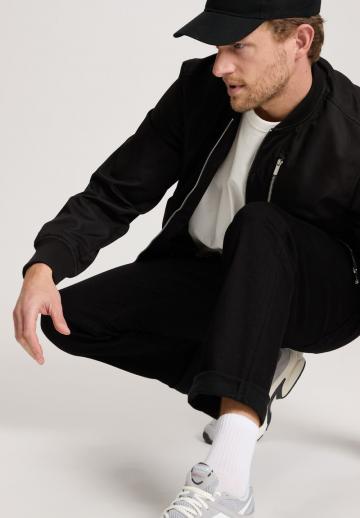 Узкие джинсы