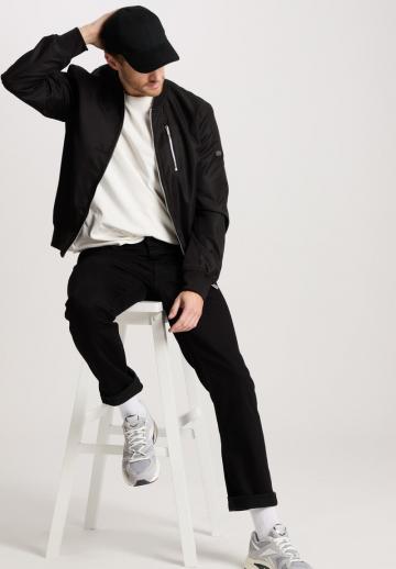 Узкие джинсы