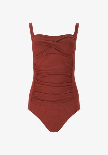 Слитный купальник