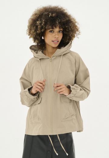 Куртка с накладнымит карманами