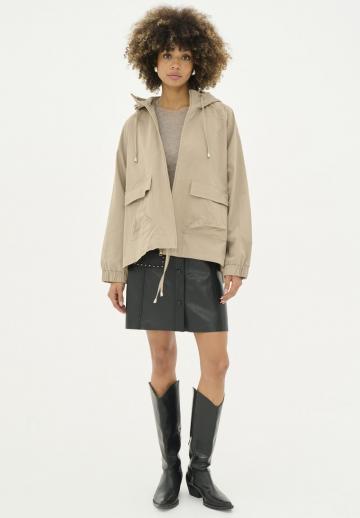 Куртка с накладнымит карманами