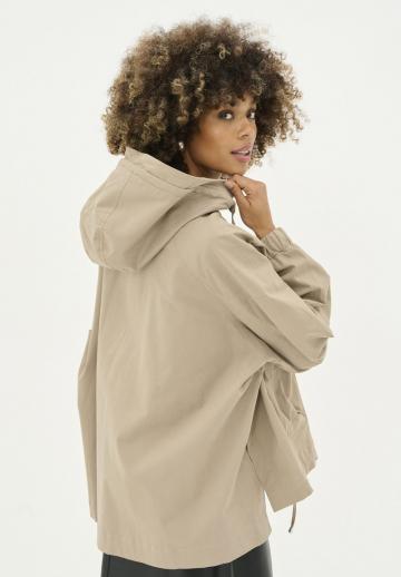 Куртка с накладнымит карманами