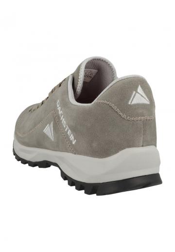 Походные кроссовки